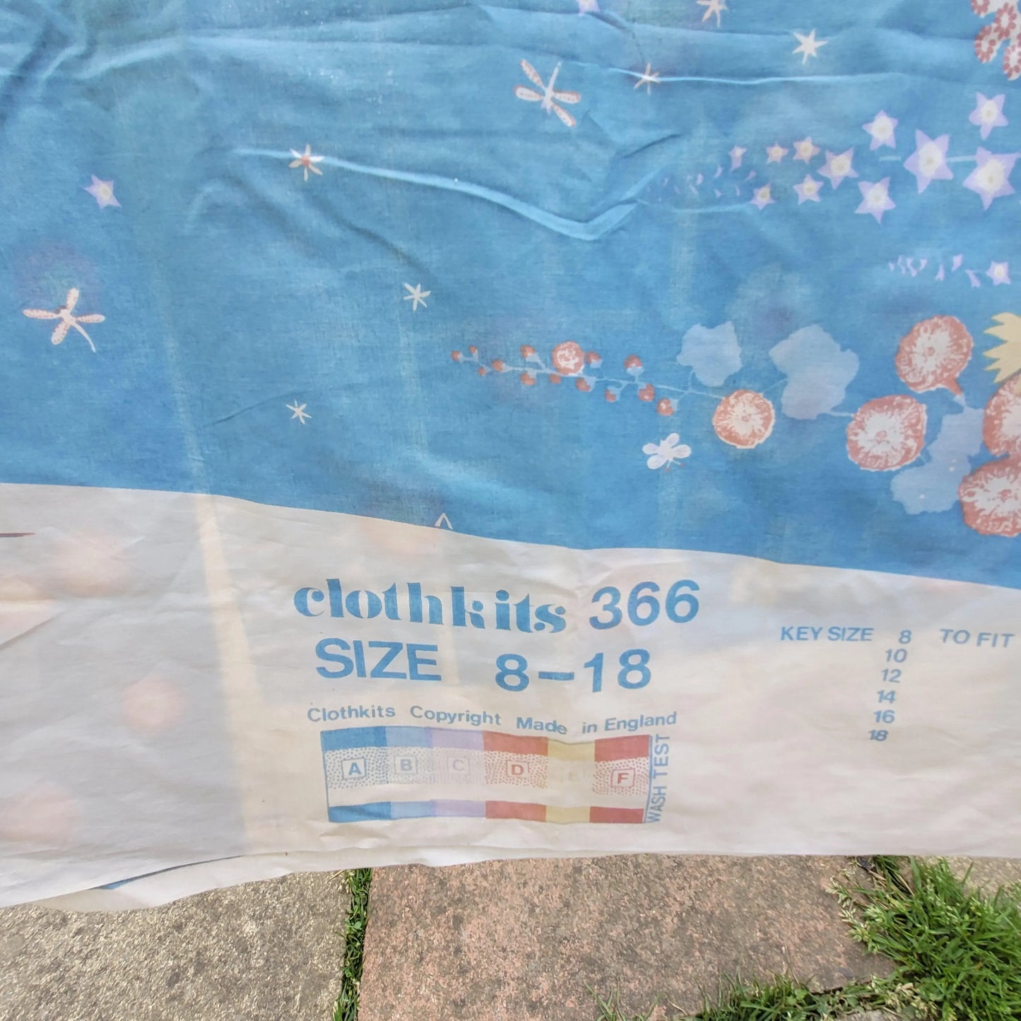 Uncut 1970s Clothkits style 366 ladies skirt, sizes 8-18 (printed fabric only)