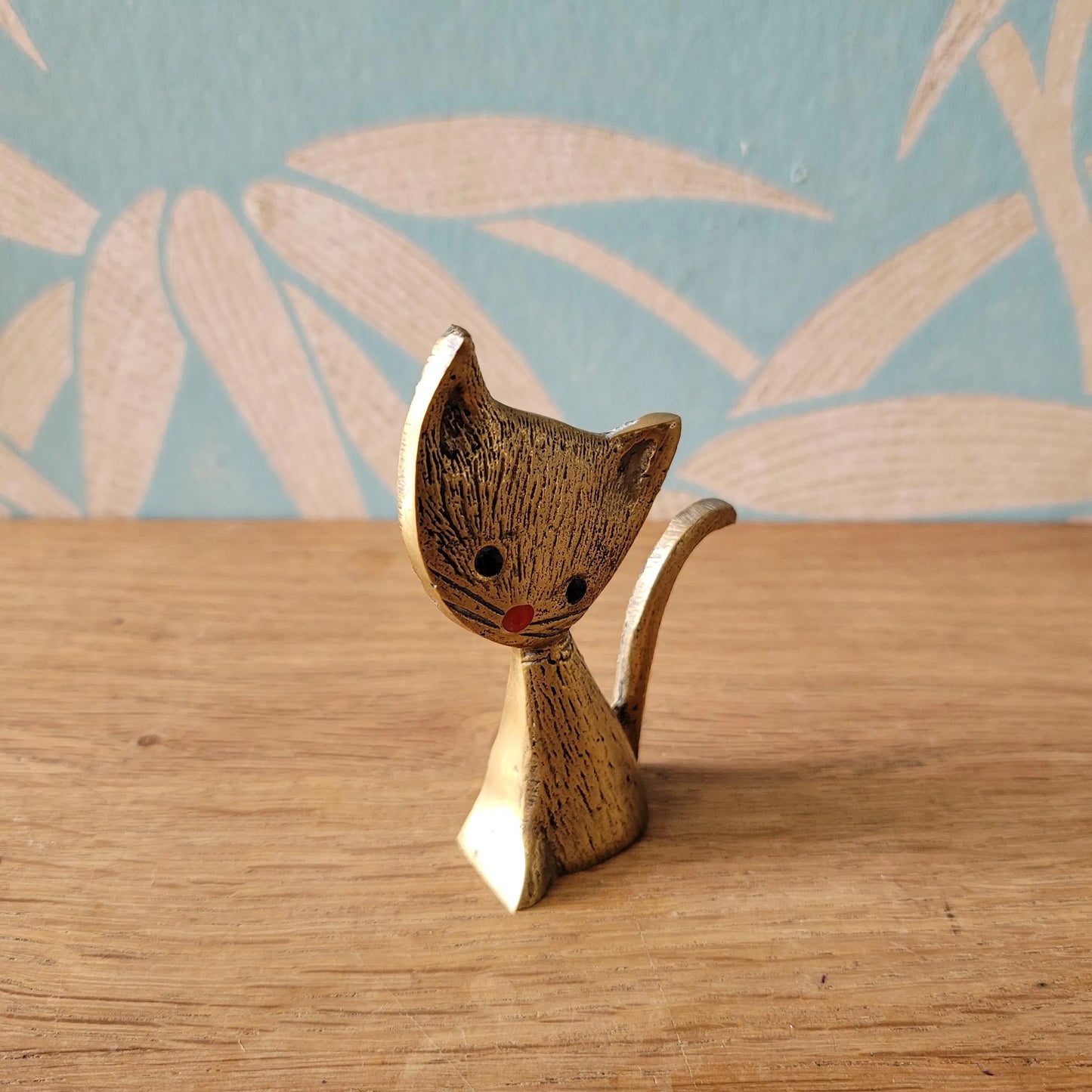 1960s brass kitten ring holder with jewel eyes