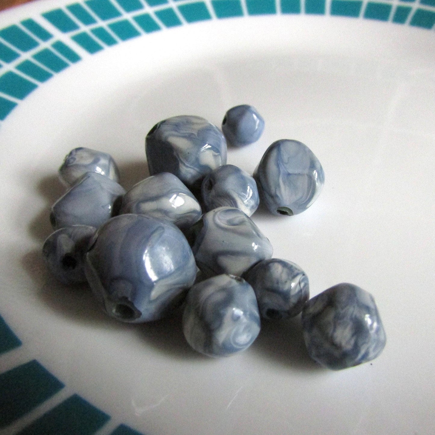 13 vintage grey & white marbled plastic pebble-shaped beads