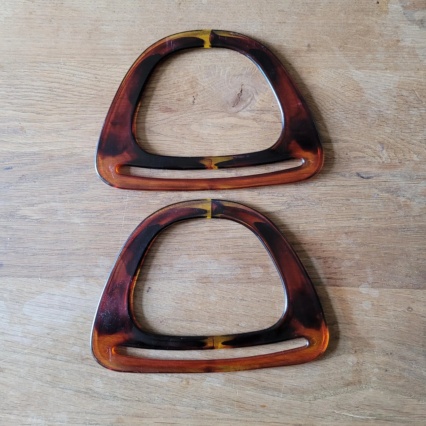 Pair of faux amber plastic tortoiseshell D-shaped handbag/purse handles