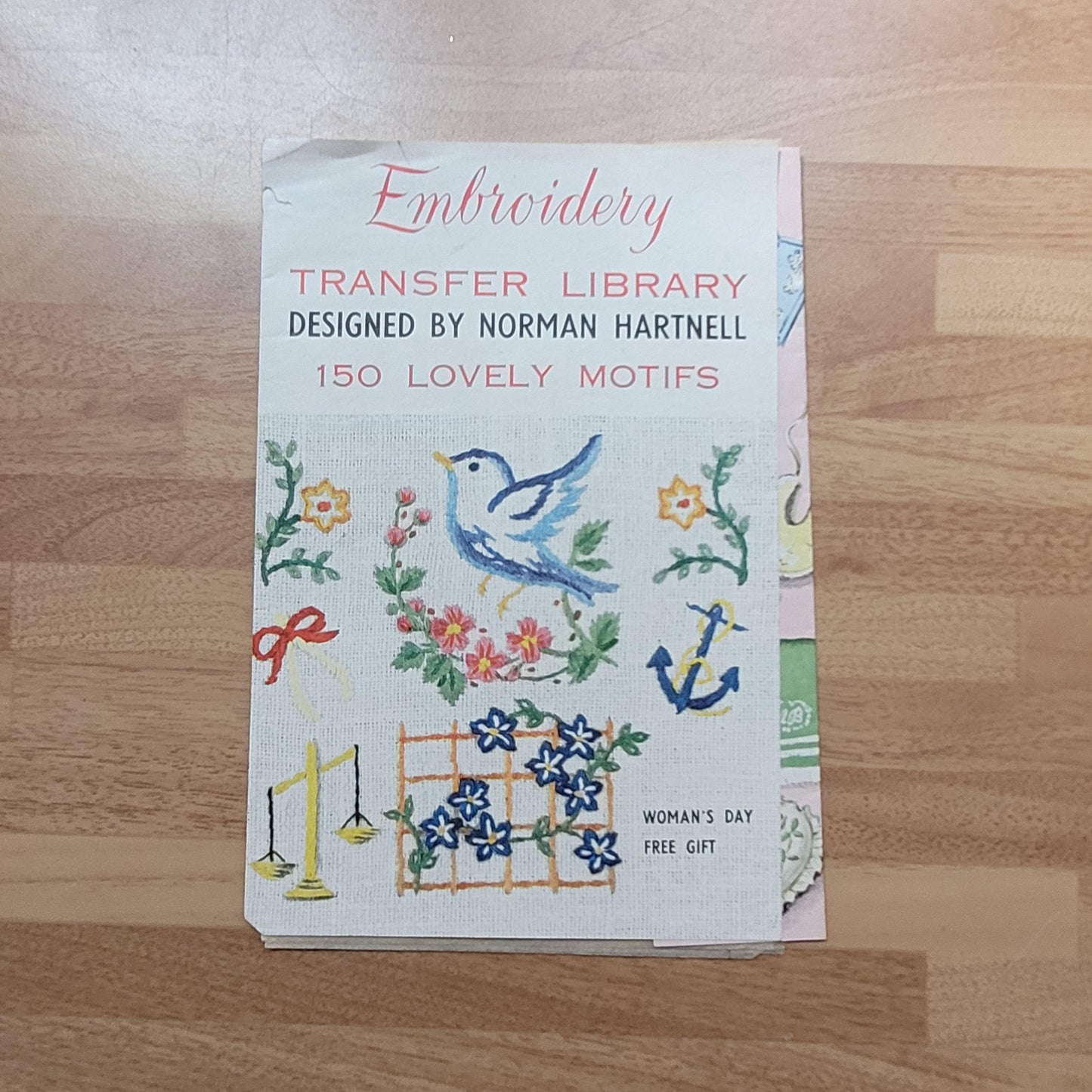 1950s Embroidery Transfer Library: 150 lovely motifs designed by Norman Hartnell