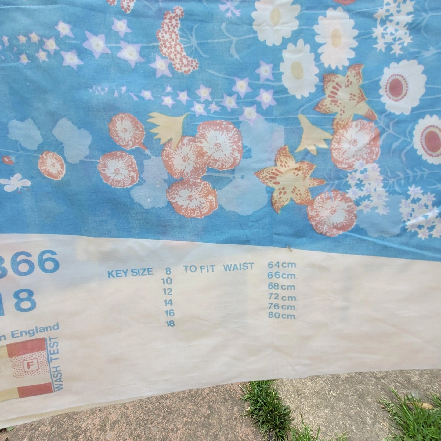 Uncut 1970s Clothkits style 366 ladies skirt, sizes 8-18 (printed fabric only)