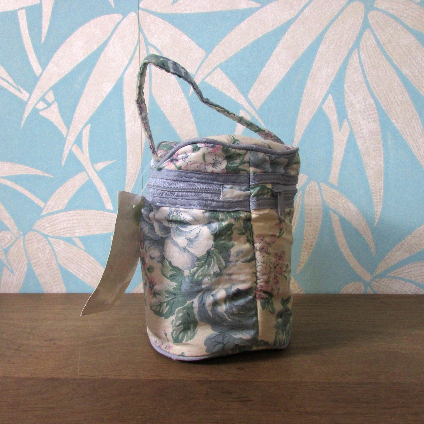 Vintage Littlewoods floral fabric wool ball holder