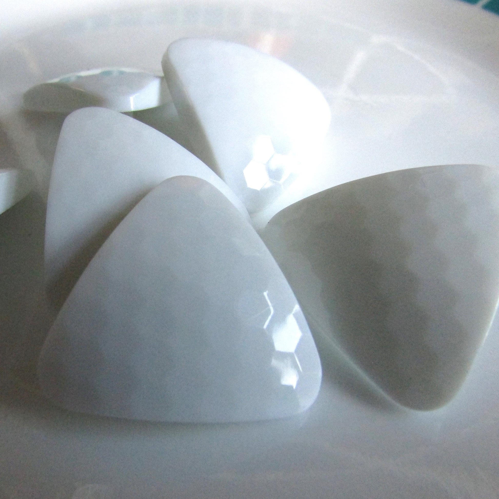 6 vintage white multi faceted honeycomb triangular plastic buttons