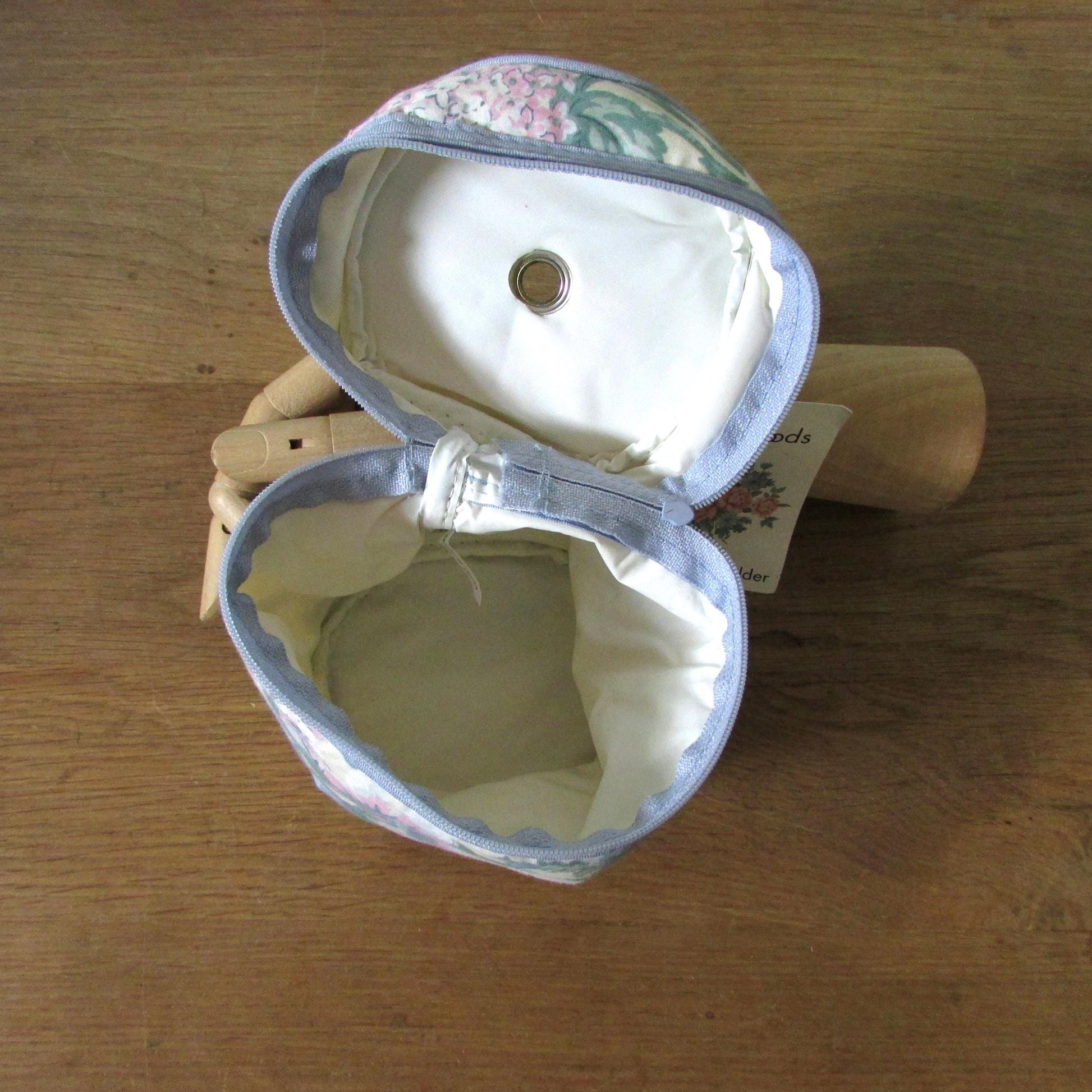 Vintage Littlewoods floral fabric wool ball holder