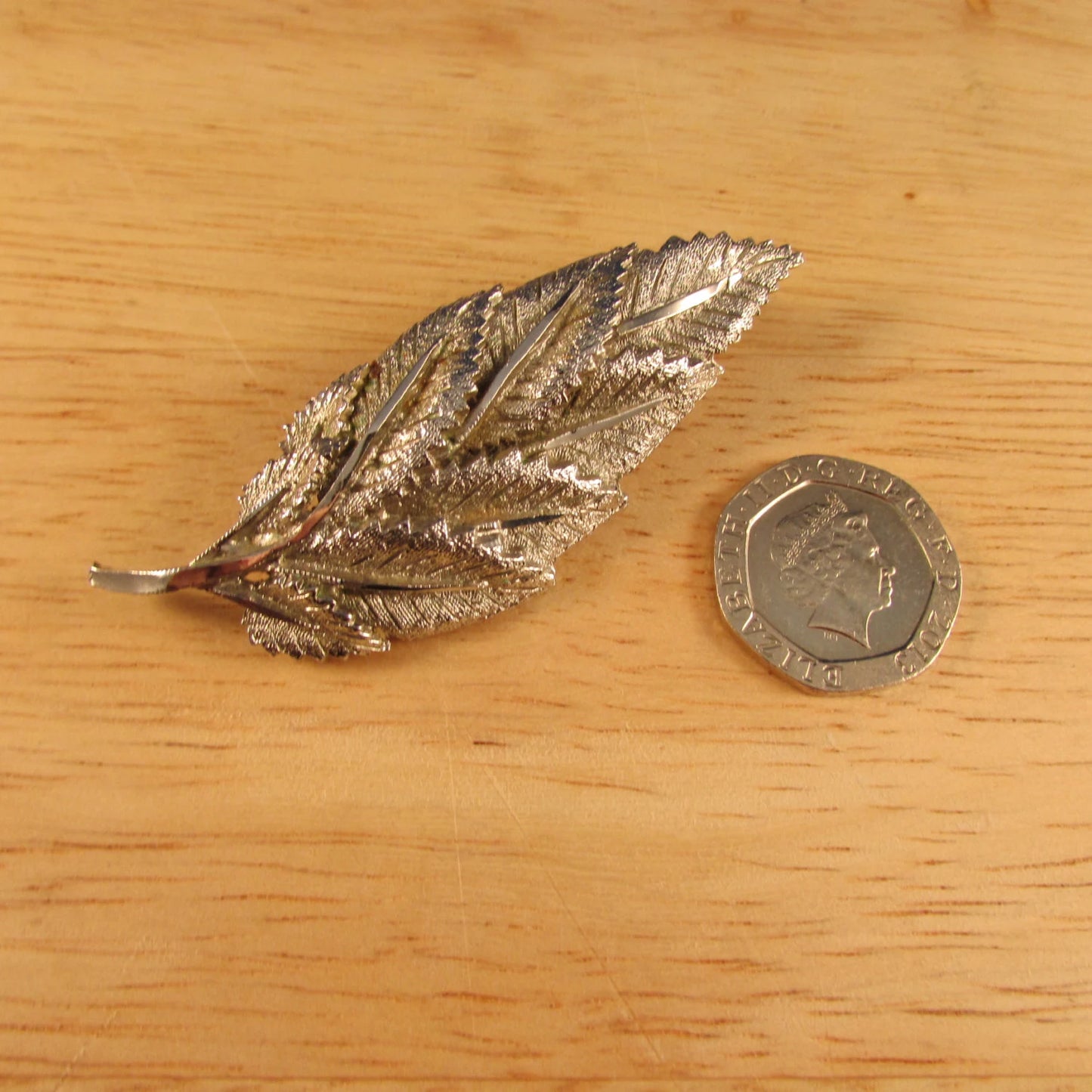 1950s silver-tone textured multi leaf brooch