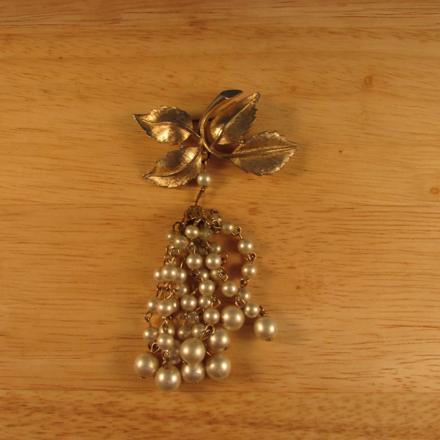 1950s gold-tone leaf brooch with simulated pearl drop