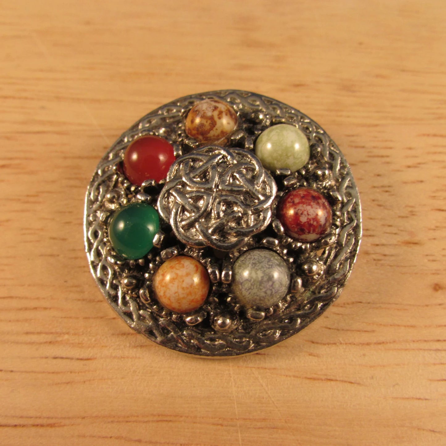 circa. 1960s Celtic-pattern shield silver-tone brooch with multicoloured agate, stamped WEINER
