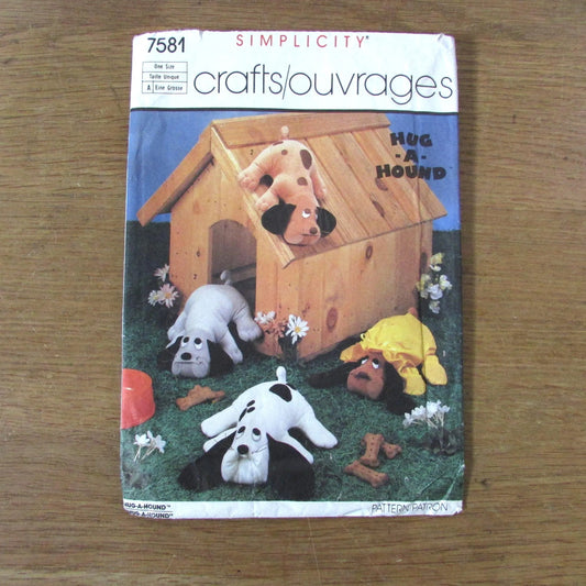 Used 1986 Simplicity 7581 crafts/ouvrages sewing pattern for Hug-a-Hound (complete)