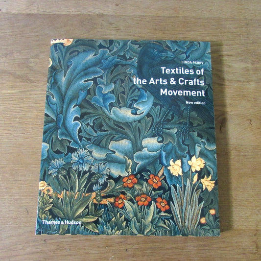 Textiles of The Arts & Crafts Movement, by Linda Parry (Softback, 2005)