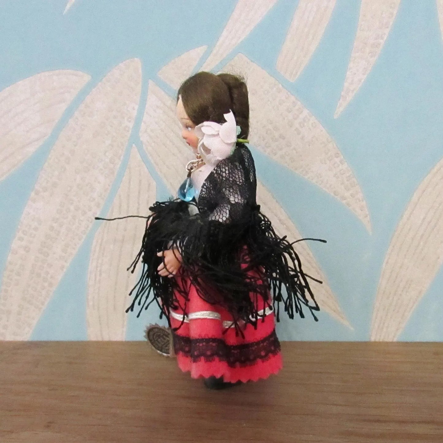 1970s Venezia, Italy souvenir/folk doll with Murano glass pendant