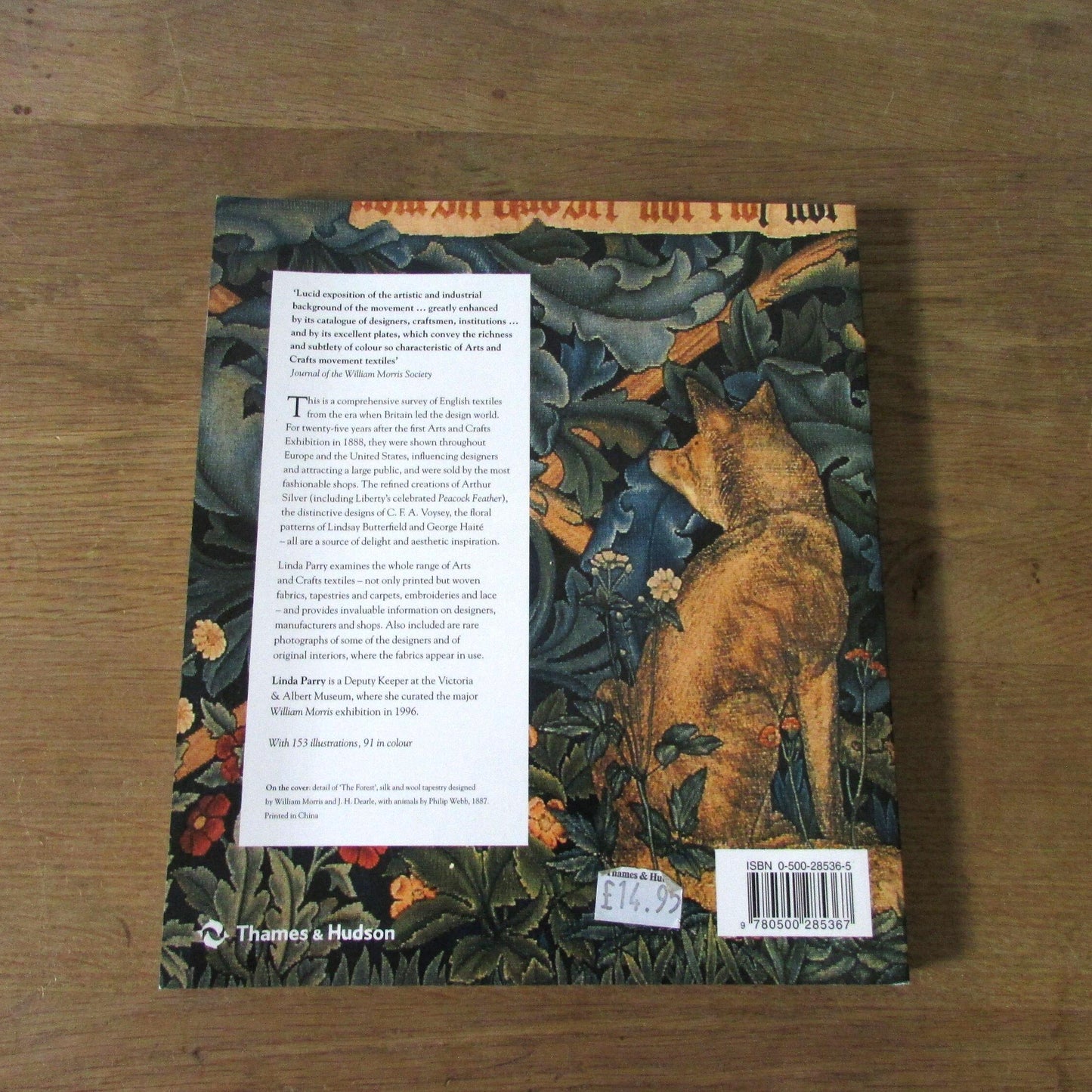 Textiles of The Arts & Crafts Movement, by Linda Parry (Softback, 2005)