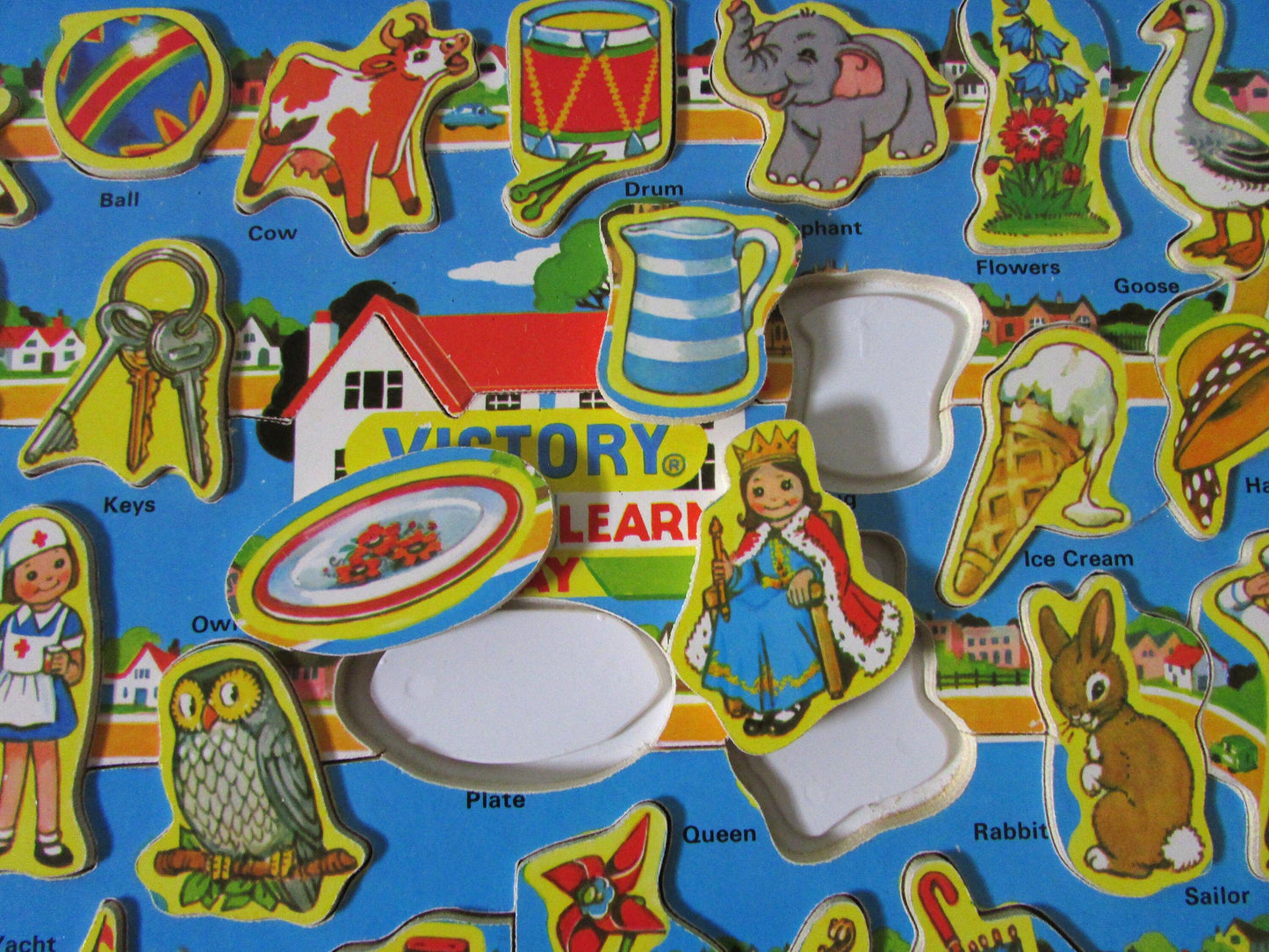 1972 Victory Play and Learn Tray; 26 colourful pictures mounted on strong plywood