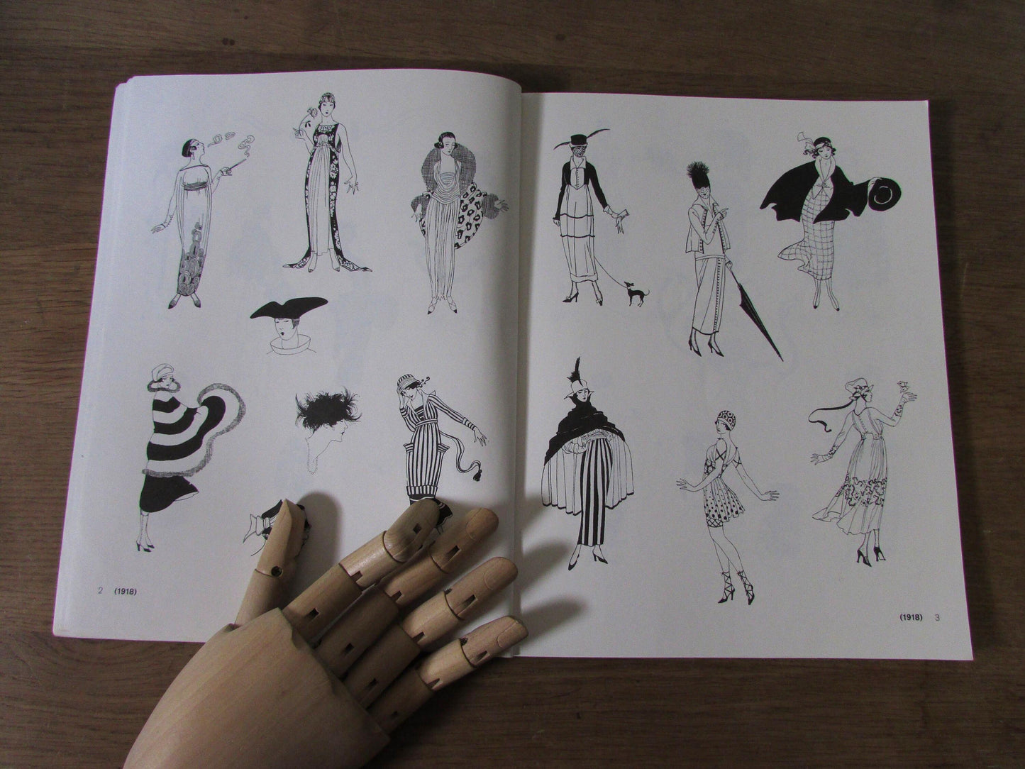 French Fashion Illustration of The Twenties, by Carol Belanger Grafton (Softback, 1987)