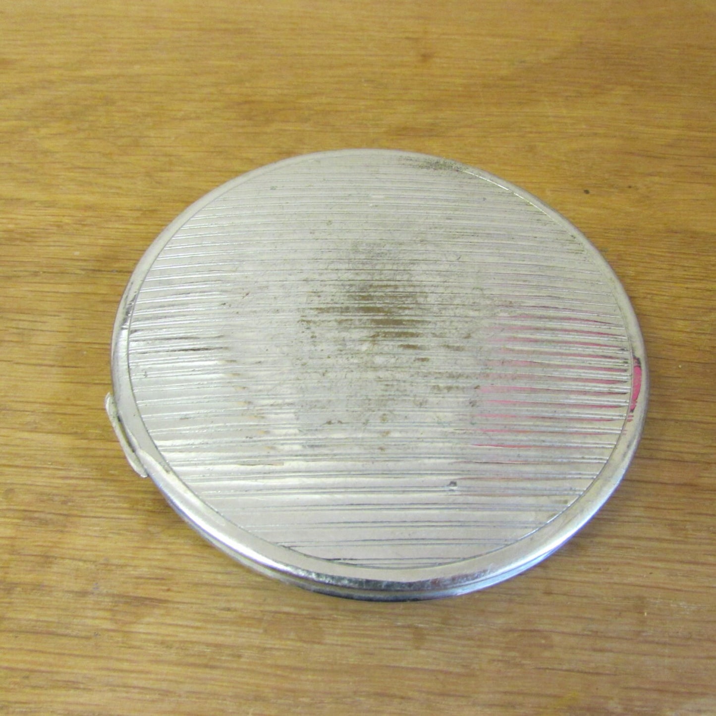 circa. 1940s rare "Maravilla" silver-tone large engraved compact (empty)