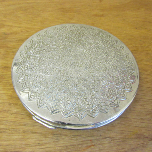 circa. 1940s rare "Maravilla" silver-tone large engraved compact (empty)