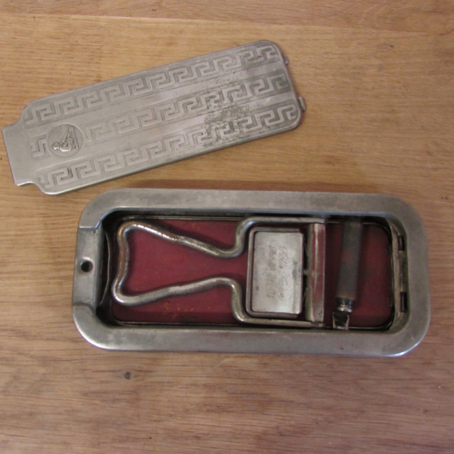 circa. 1920s/30s Rolls Razor razor & case, plus razor strop dressing
