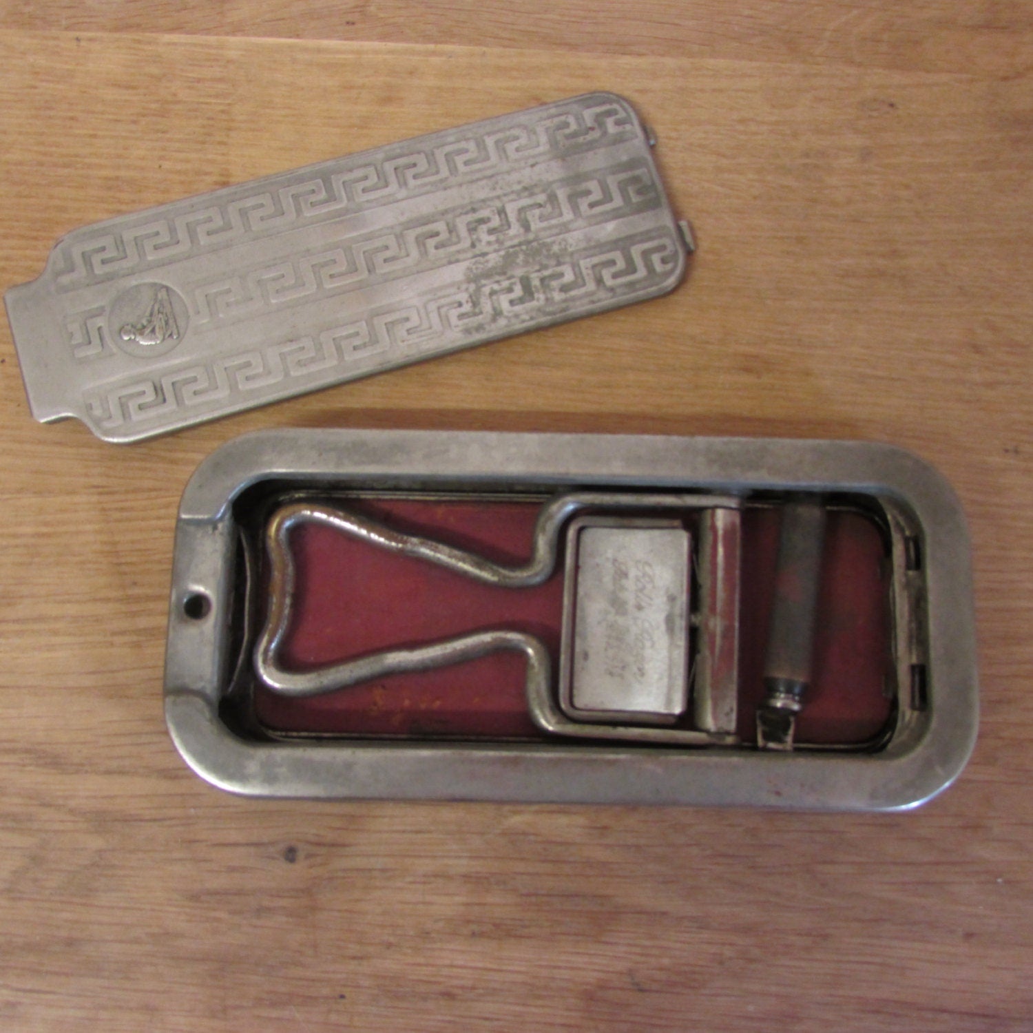 circa. 1920s/30s Rolls Razor razor & case, plus razor strop dressing