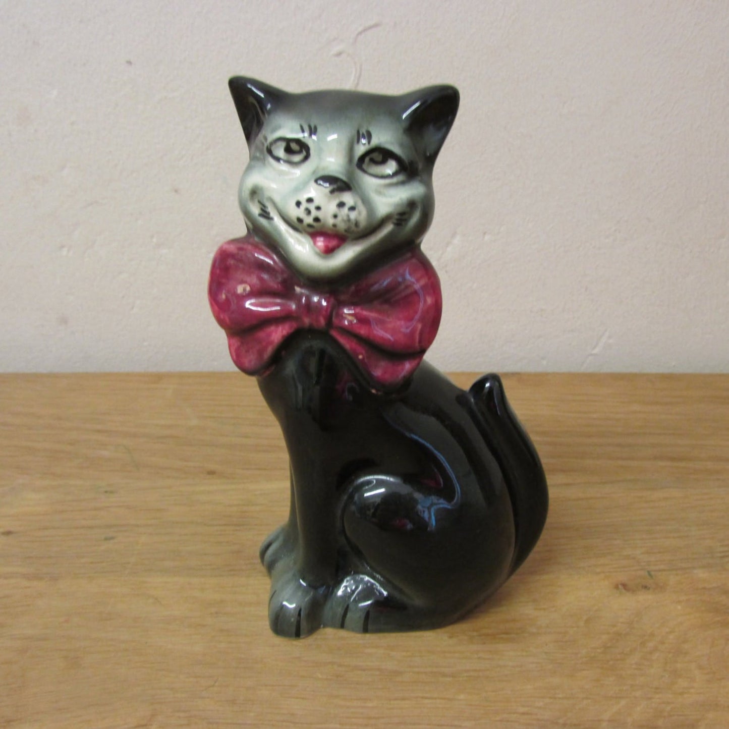 Vintage ceramic grinning black/charcoal grey cat figurine, quirky bow tie detail