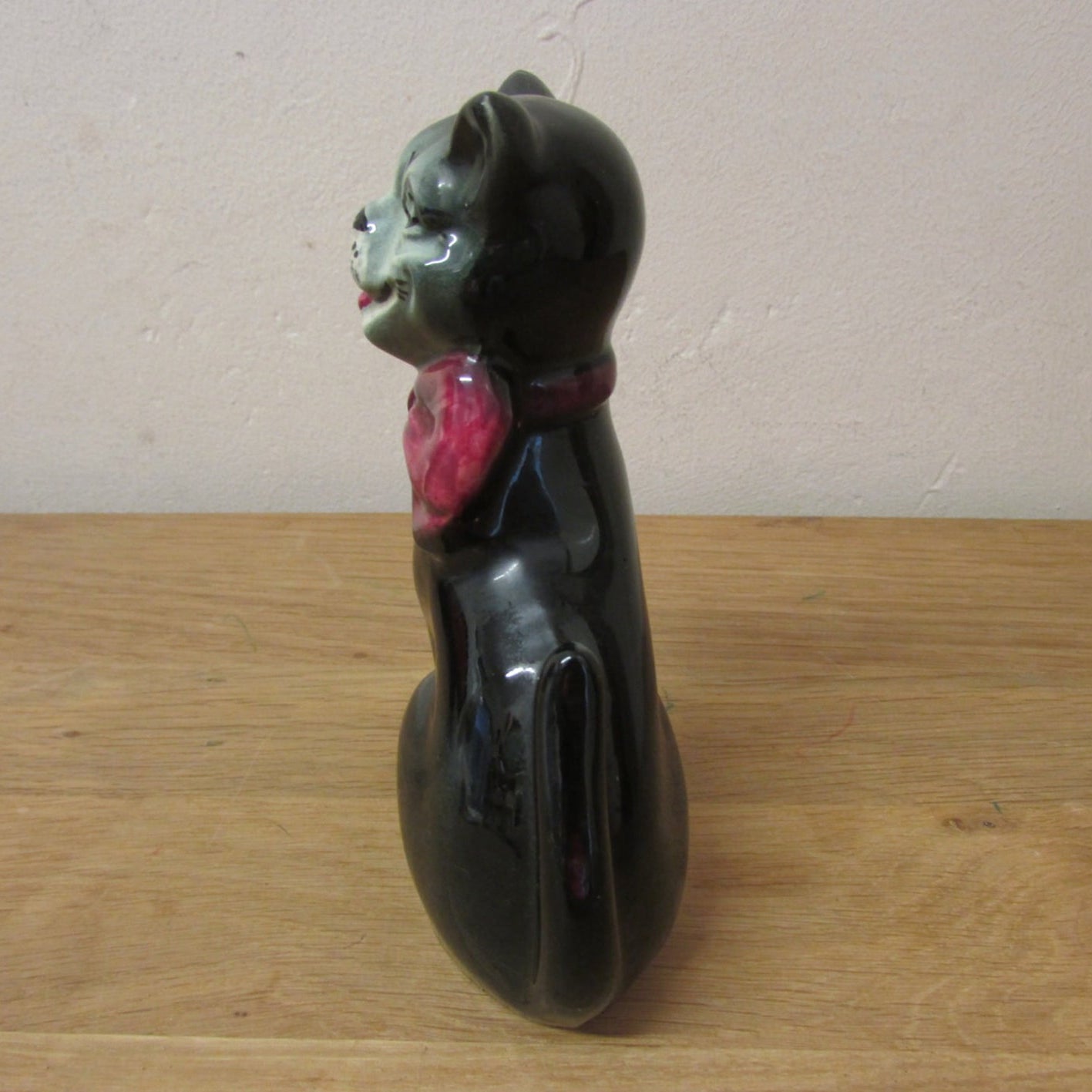 Vintage ceramic grinning black/charcoal grey cat figurine, quirky bow tie detail