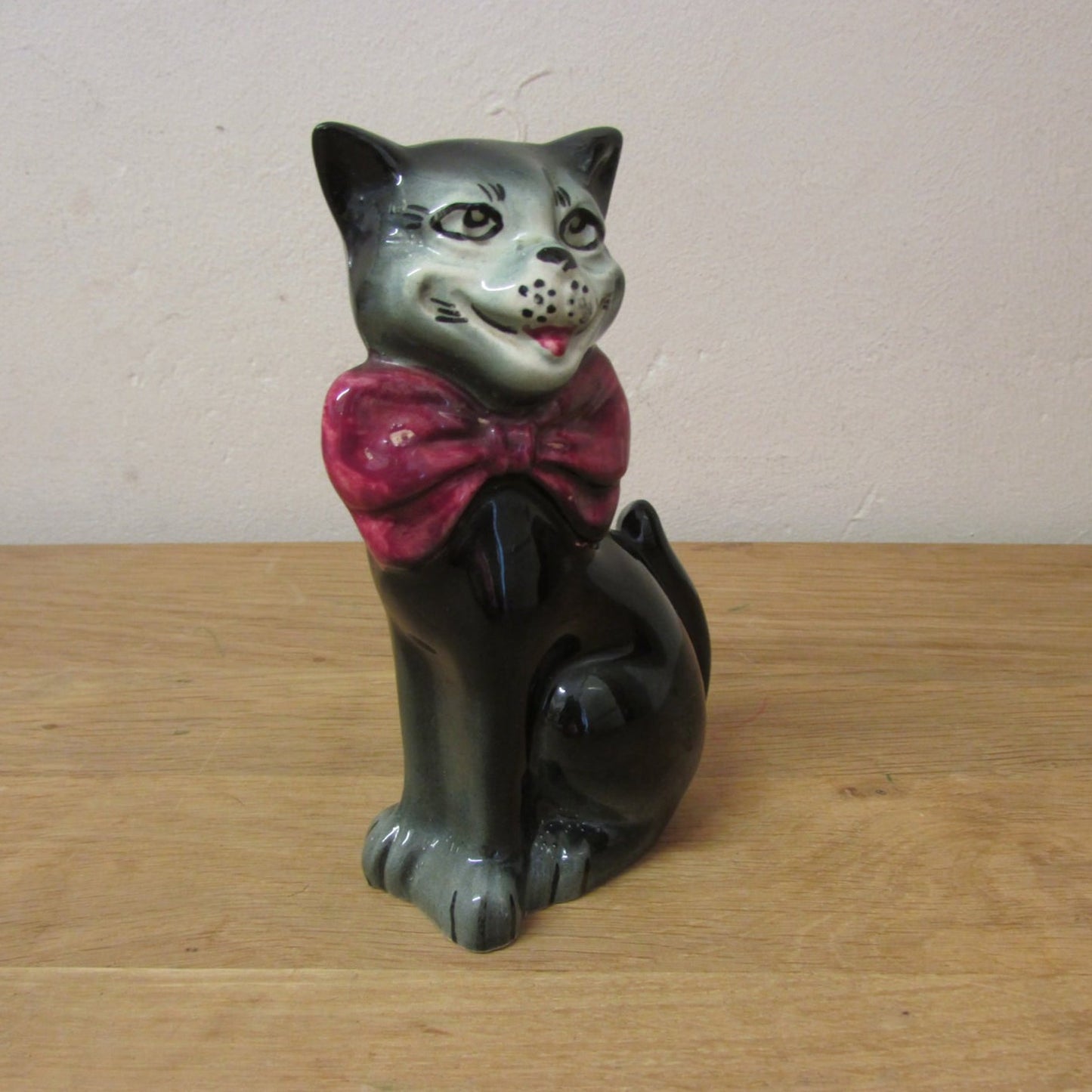 Vintage ceramic grinning black/charcoal grey cat figurine, quirky bow tie detail