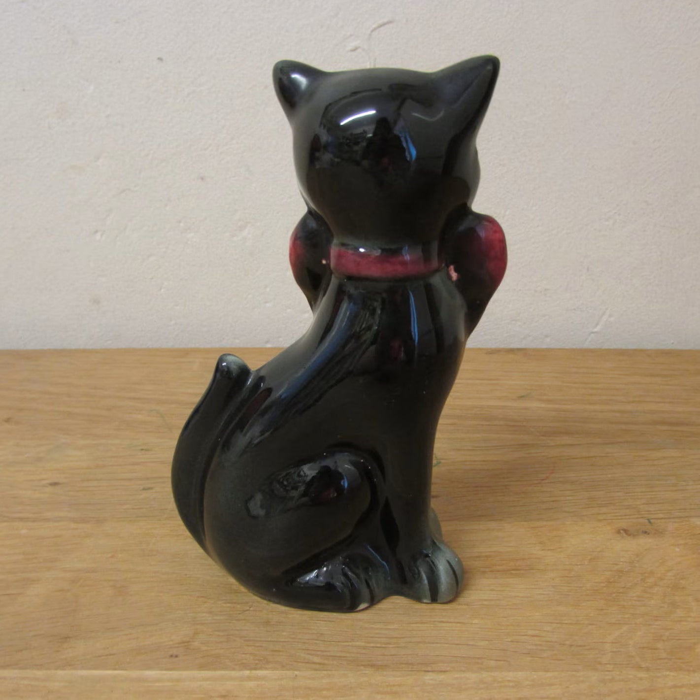 Vintage ceramic grinning black/charcoal grey cat figurine, quirky bow tie detail