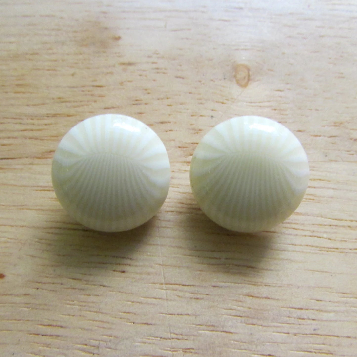 1960s ivory sunburst detail button clip-on earrings