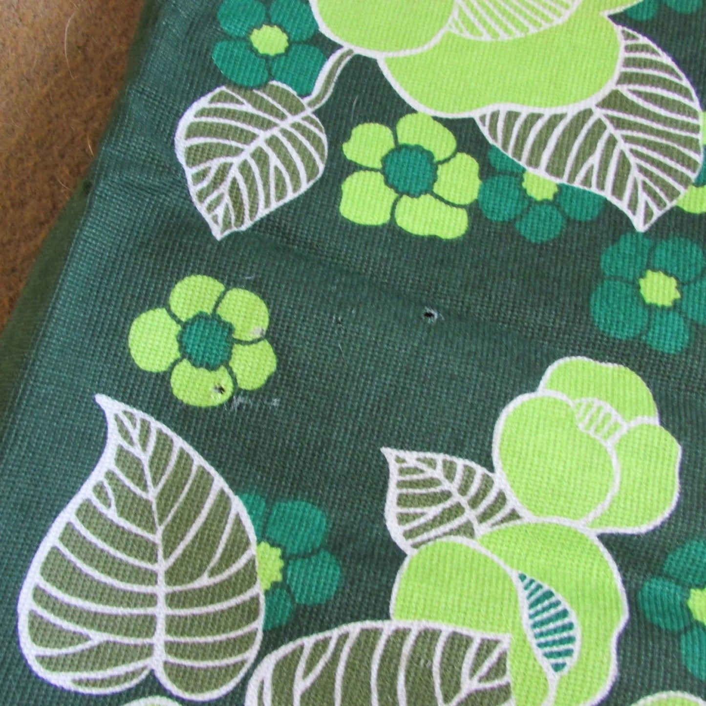 1960s/70s small square green floral tablecloth