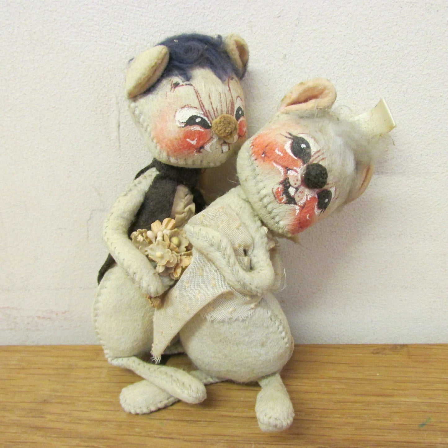 1960s Annalee Thorndike Mobilitee bride & groom cloth/fabric mice