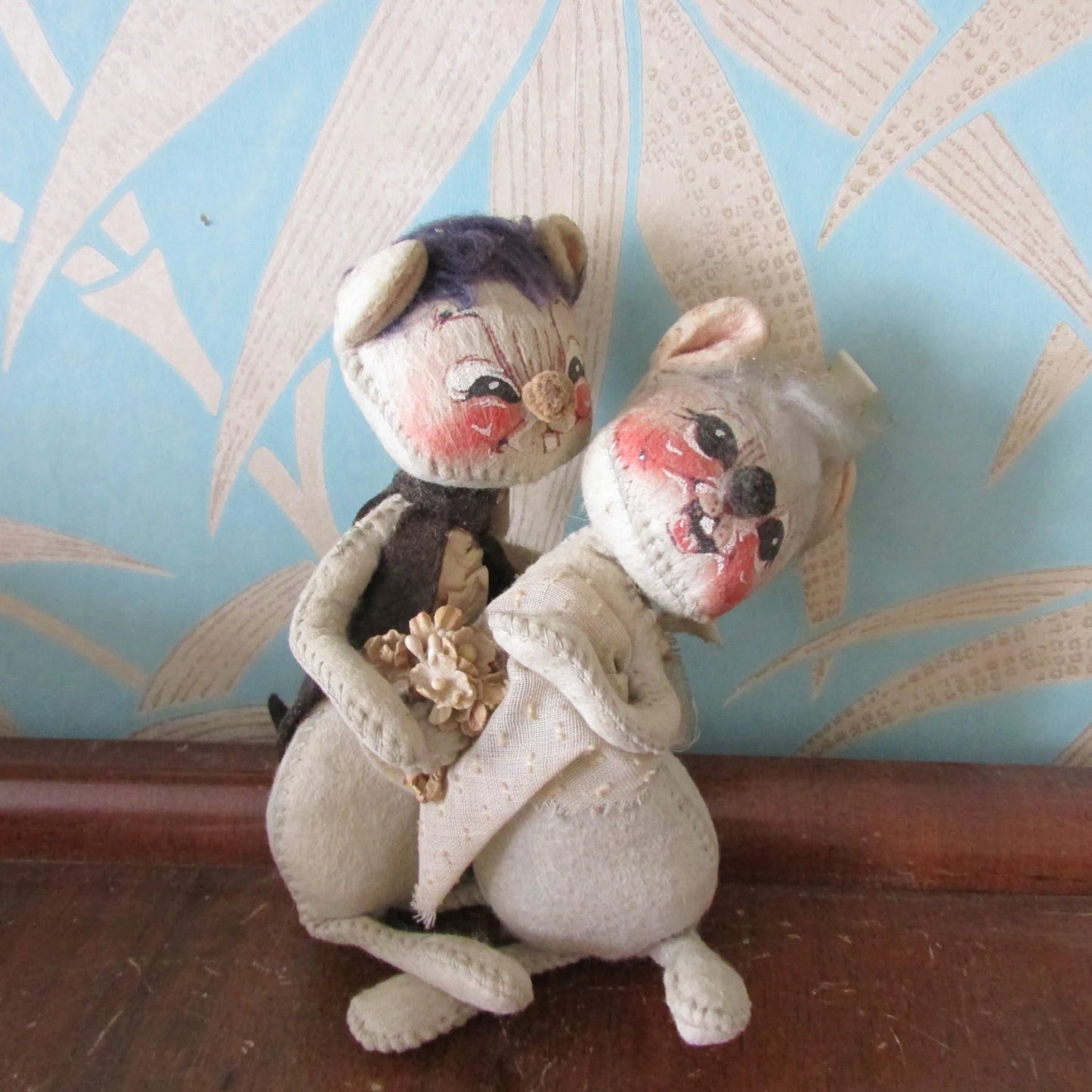 1960s Annalee Thorndike Mobilitee bride & groom cloth/fabric mice