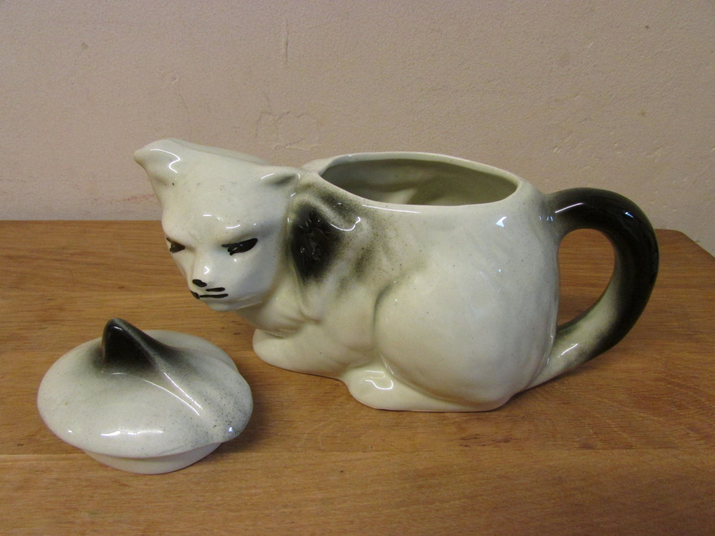 Unusual kitsch vintage black & white sleeping cat teapot