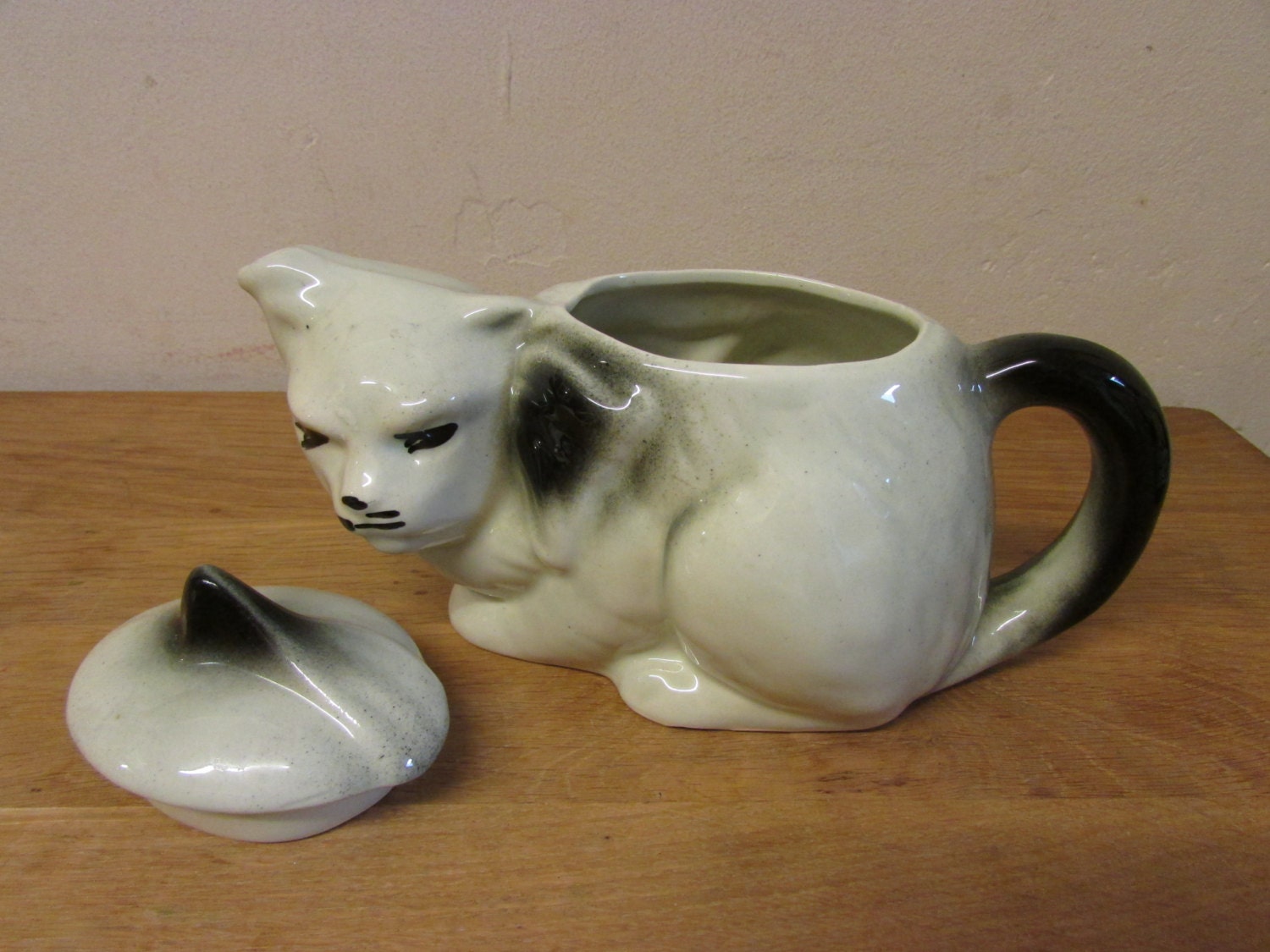 Unusual kitsch vintage black & white sleeping cat teapot