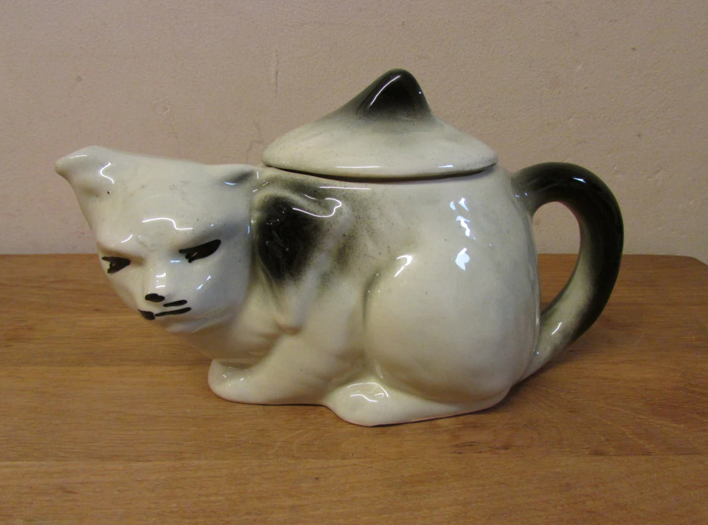 Unusual kitsch vintage black & white sleeping cat teapot