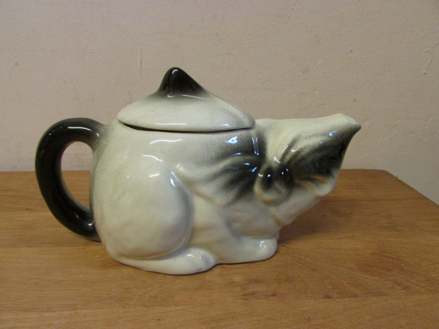 Unusual kitsch vintage black & white sleeping cat teapot