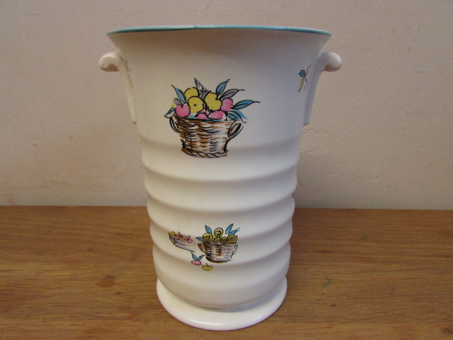 1950s Crown Ducal 'Petit Pierre' pastel vase