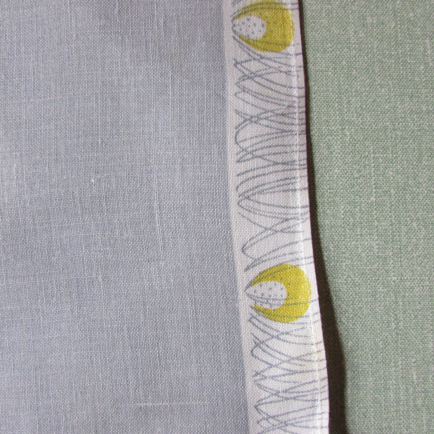 Pair of 1950s linen-like placemats, patterned border