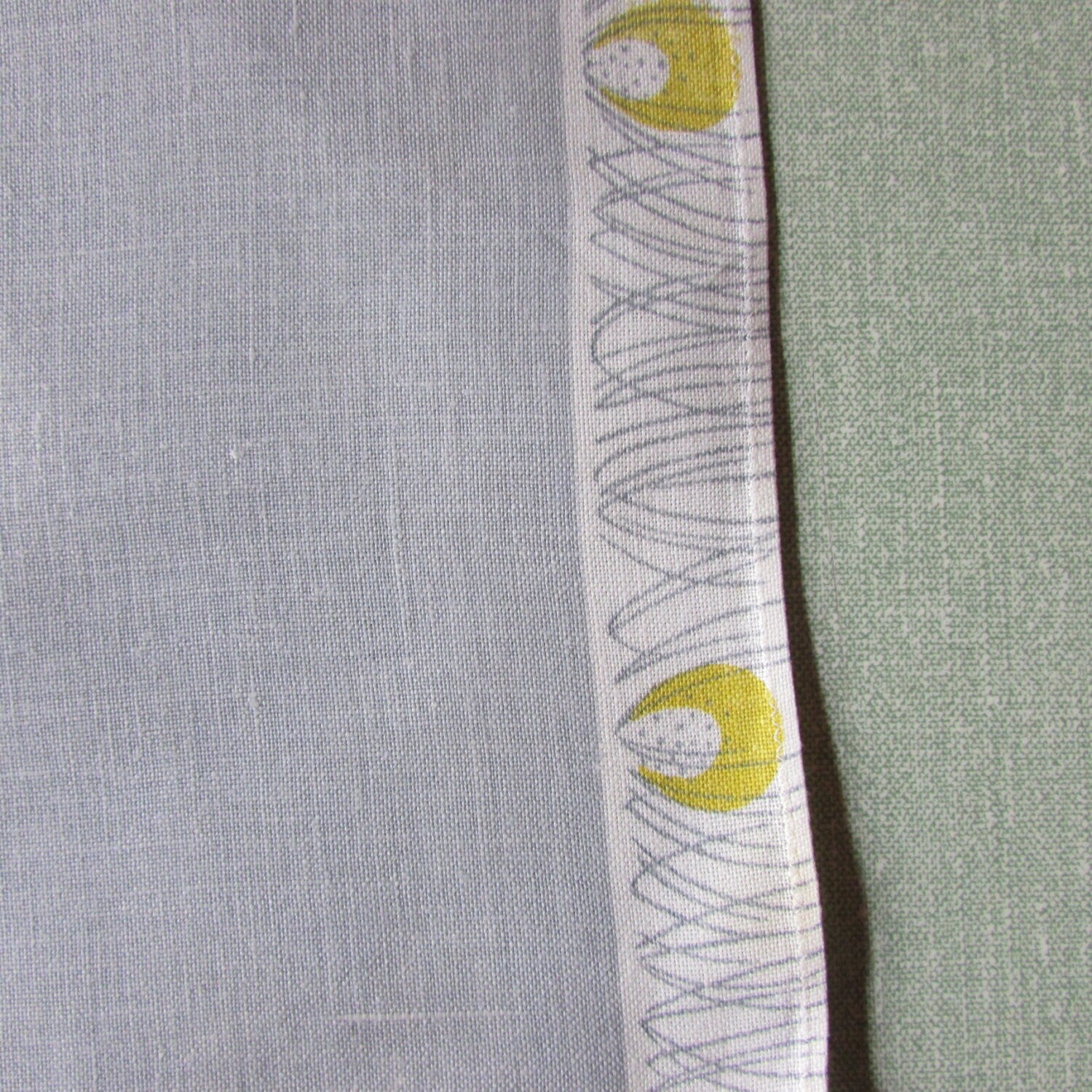 Pair of 1950s linen-like placemats, patterned border