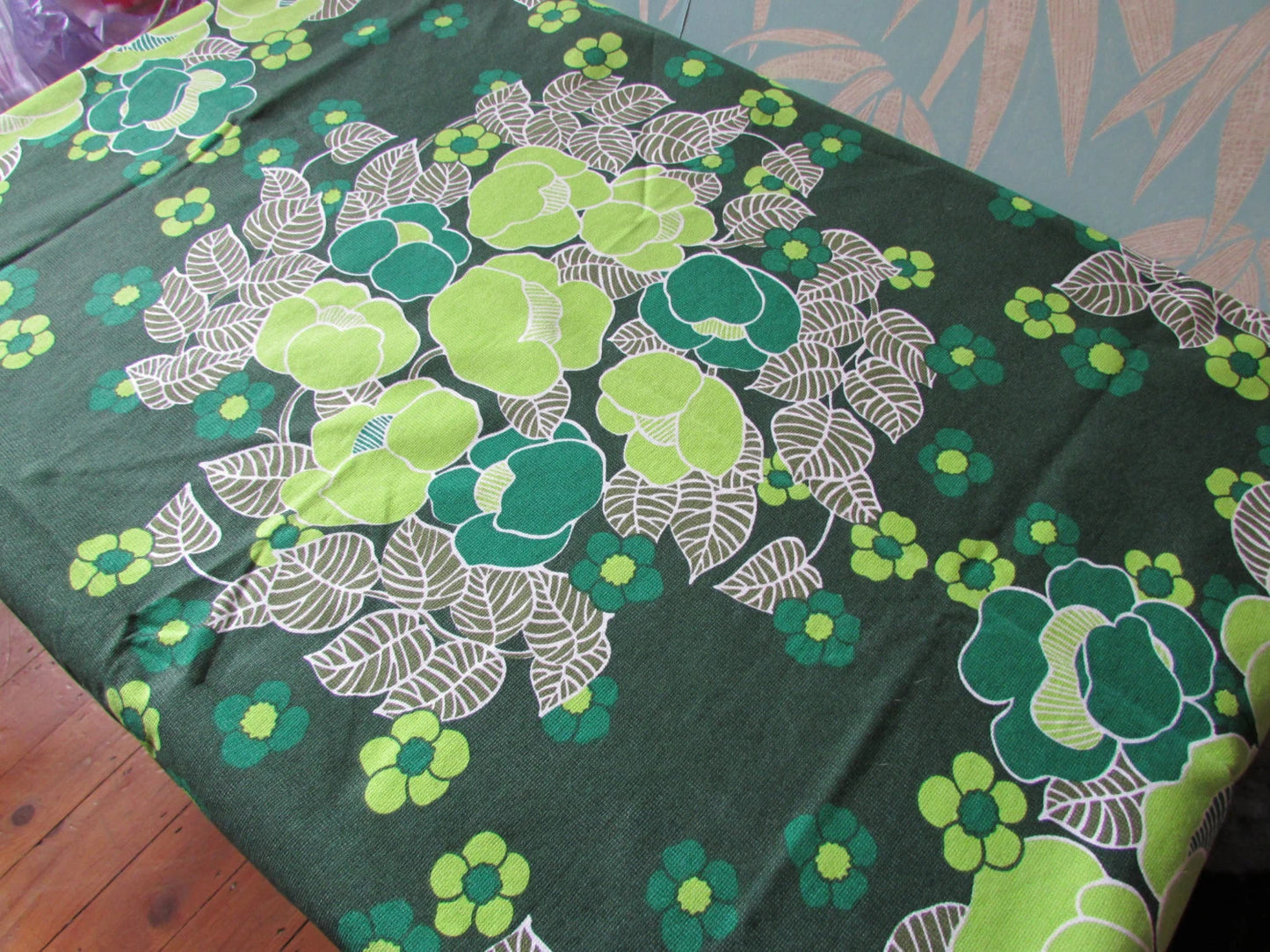 1960s/70s small square green floral tablecloth