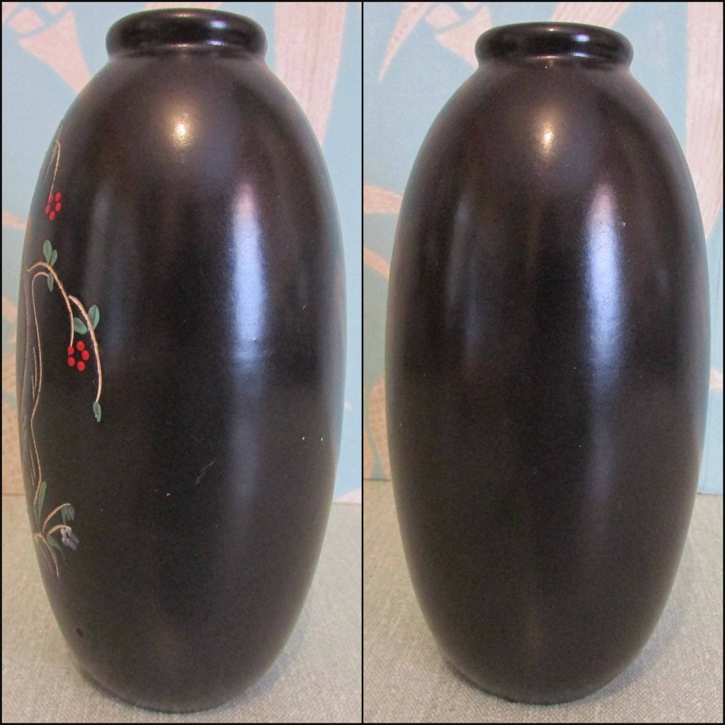 Small vintage Eckhardt & Engler (?) black vase, beautiful Geisha décor