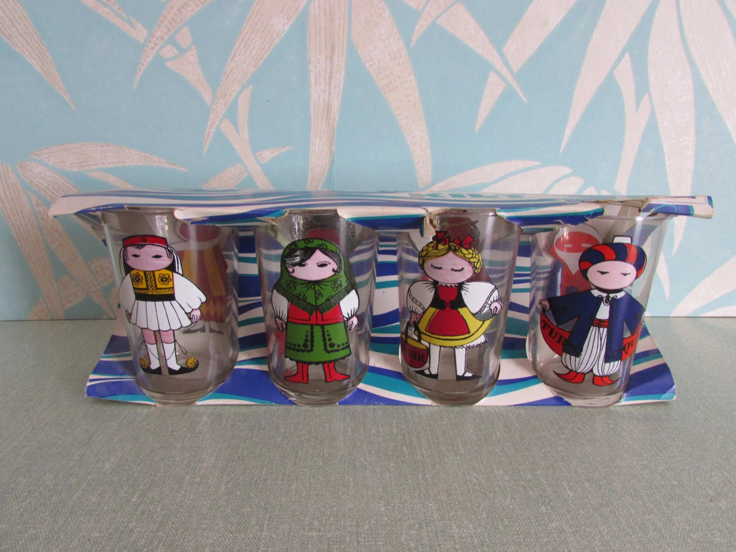 Vintage boxed set of Saint-Gobain KILT 'World Doll' water glasses/tumblers
