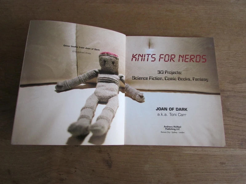 Knits for Nerds: 30 projects for science fiction, comics, fantasy, by Toni Carr (Softback, 2012)