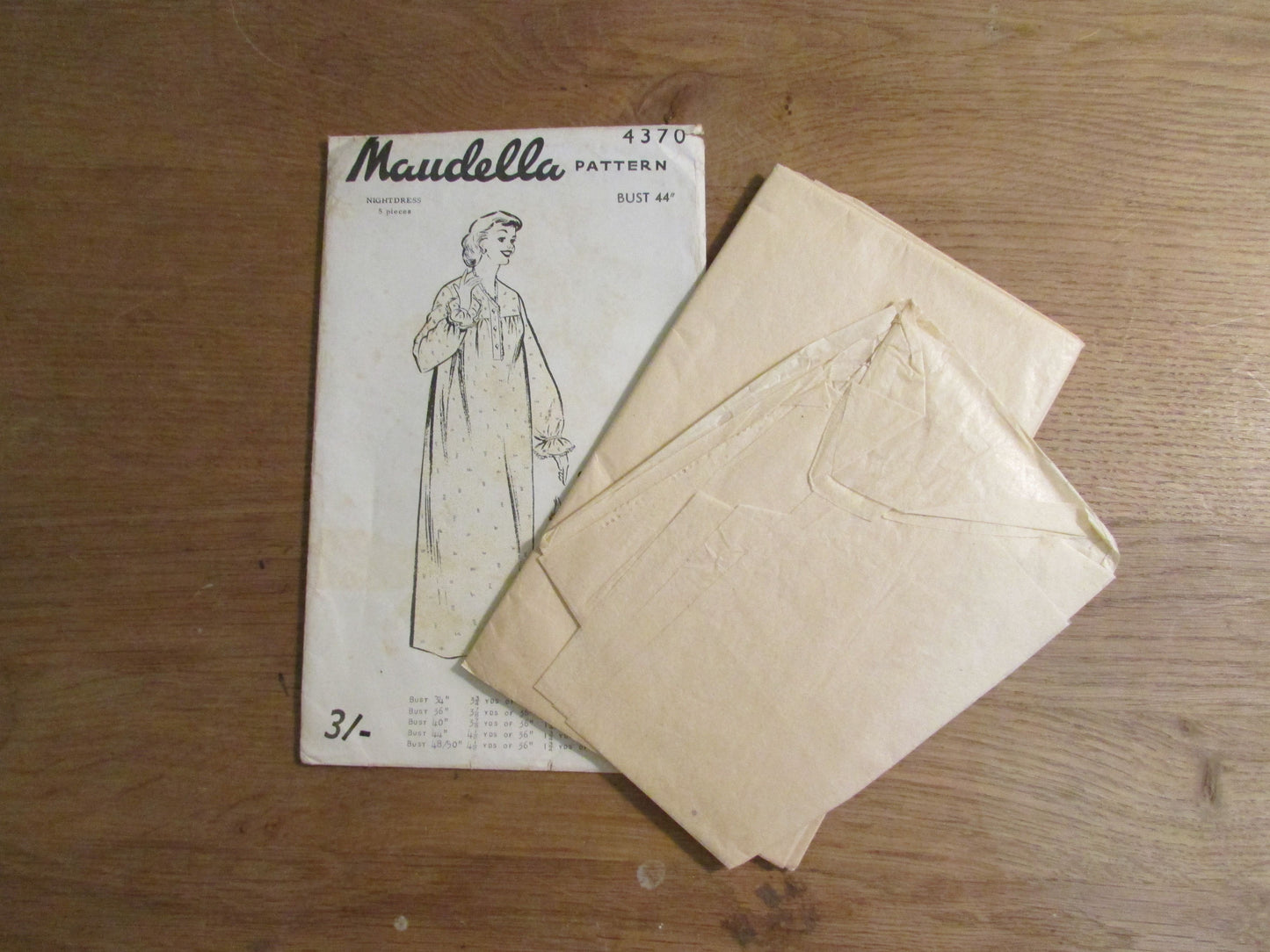 Uncut 1940s/50s Maudella 4370 sewing pattern for nightdress, size 18 (complete)