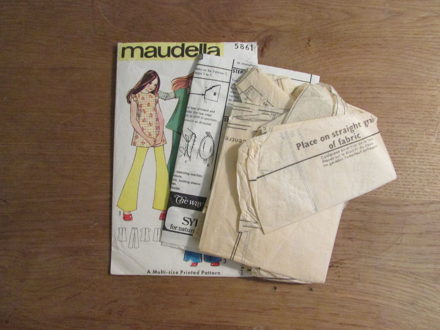 art-cut 1970s Maudella 5861 sewing pattern for tunic dress, sizes 2/3 to 7/8 (cut to size 7/8, see description below)