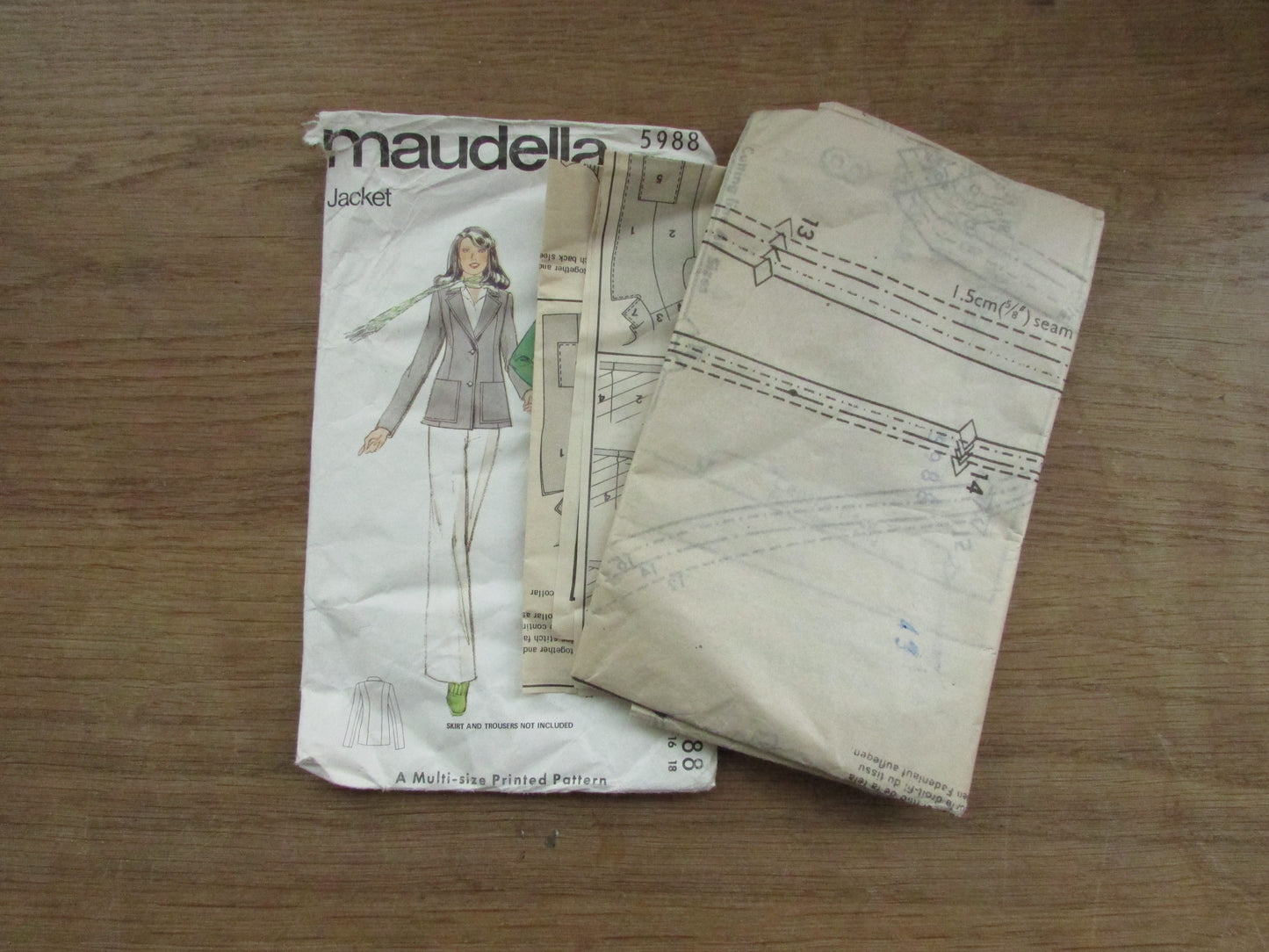 Uncut 1970s Maudella 5988 sewing pattern for misses' jacket, sizes 12-14-16-18 (complete)