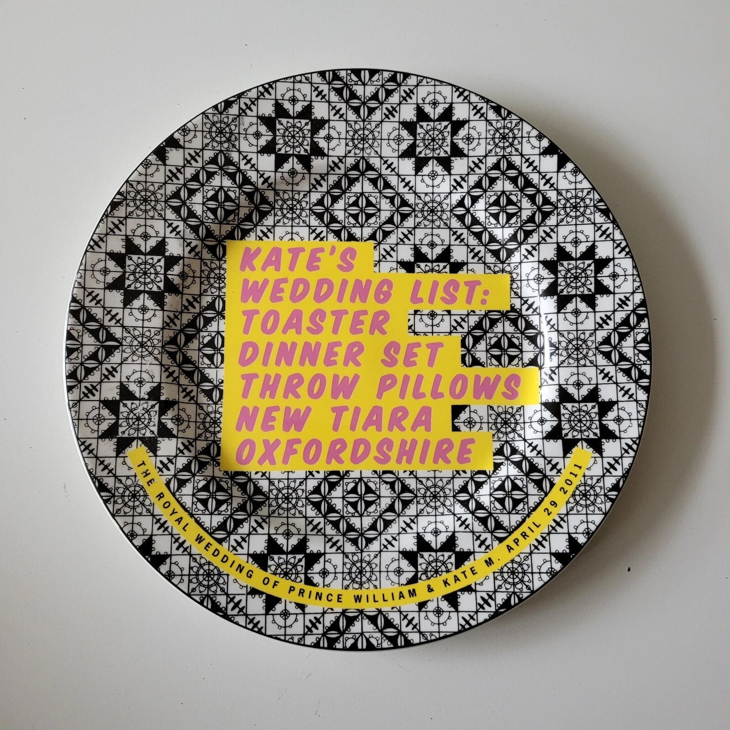KK Outlet Unofficial Royal Wedding souvenir plate - Kate's Wedding List