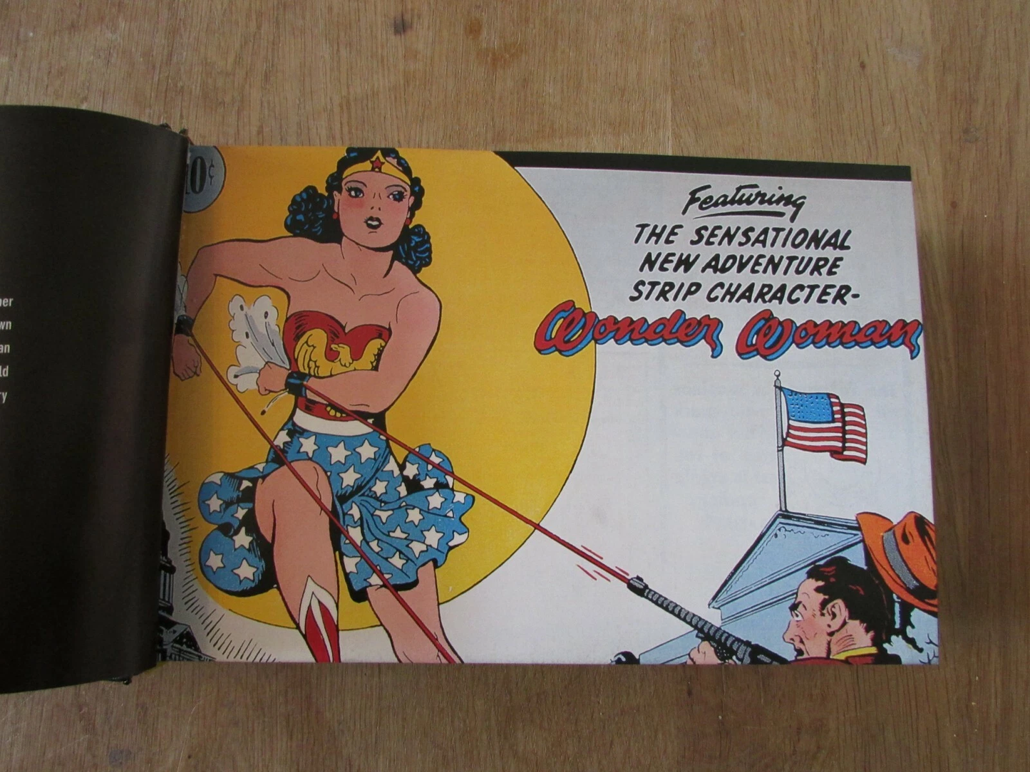 The Golden Age of DC Comics: 365 days, by Les Daniels (Hardback, 2004)