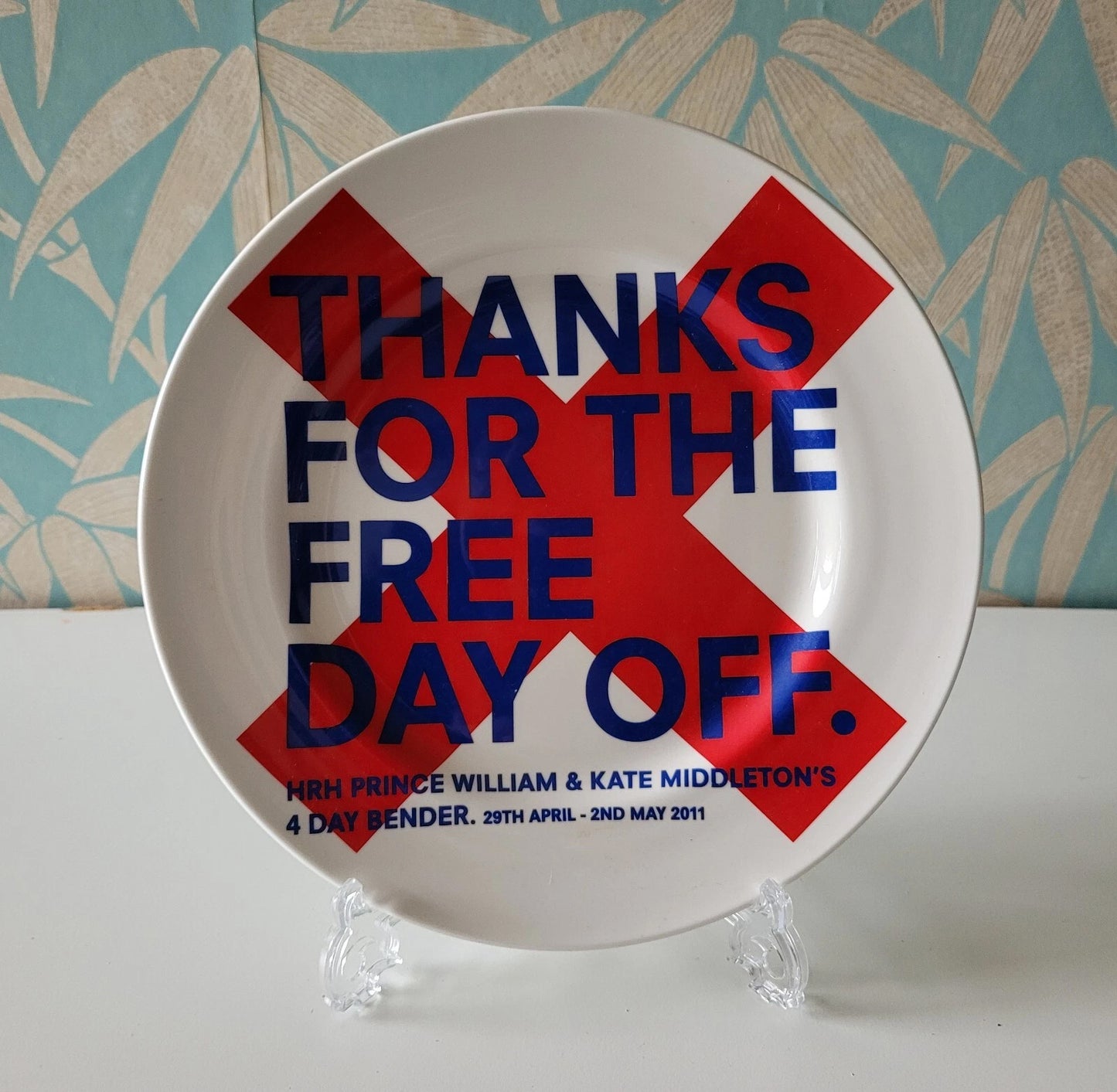 KK Outlet Unofficial Royal Wedding souvenir plate - Thanks For The Free Day Off