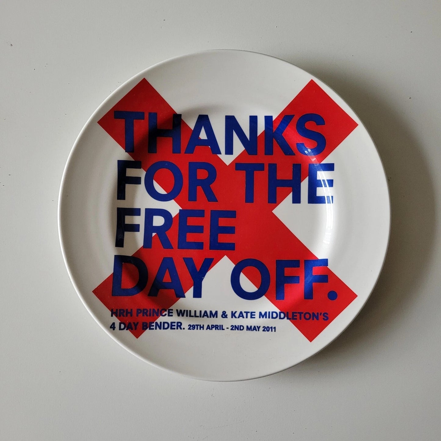 KK Outlet Unofficial Royal Wedding souvenir plate - Thanks For The Free Day Off