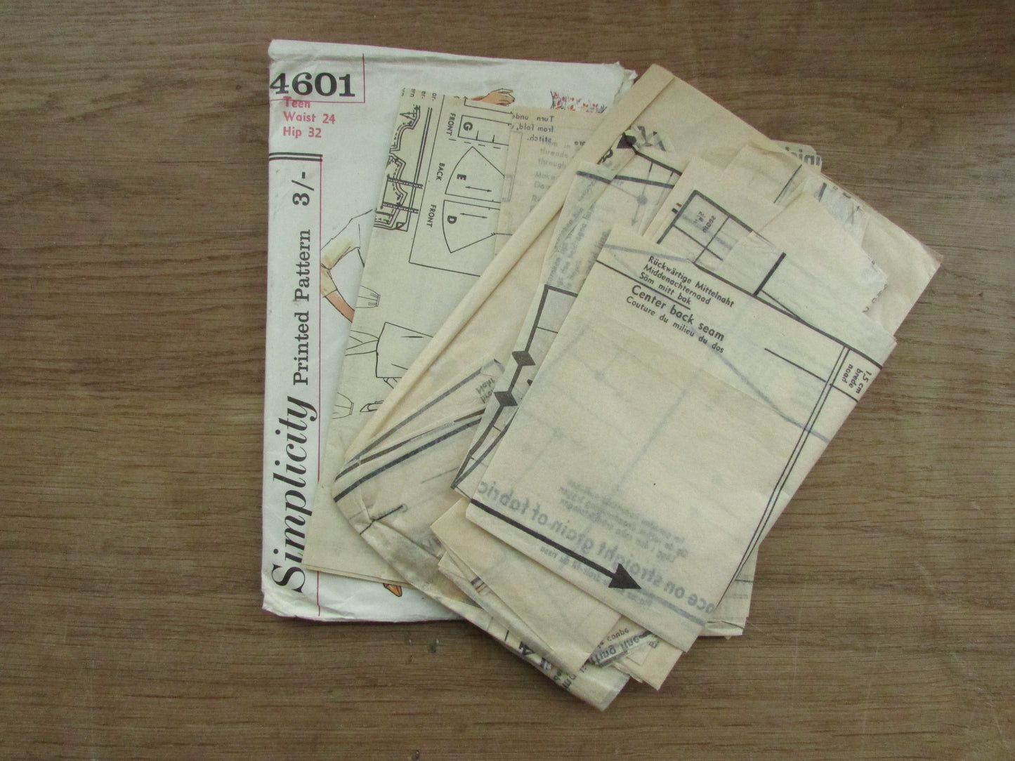 Part cut 1962 Simplicity 4601 sewing pattern for teens' & juniors' set of skirts (complete)