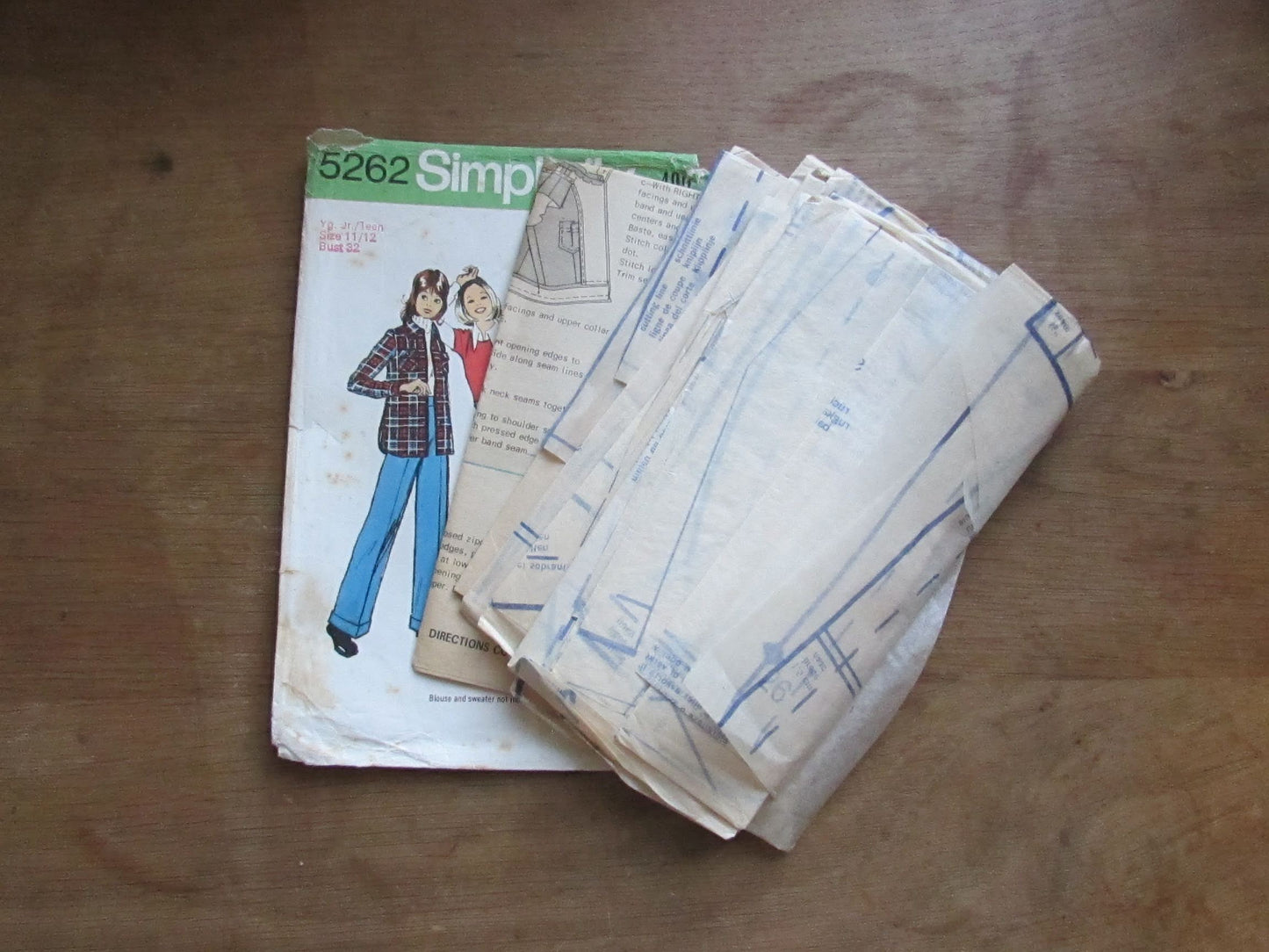 Part cut 1972 Simplicity 5262 sewing pattern for young junior/teens' unlined jacket, shirt-jacket & pants, size 11/12 (complete)